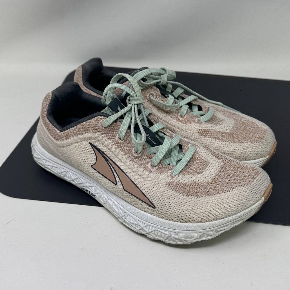 ALTRA Women's Escalante 2.5 Neutral Road Running Shoes Size 6 In Dusty Pink